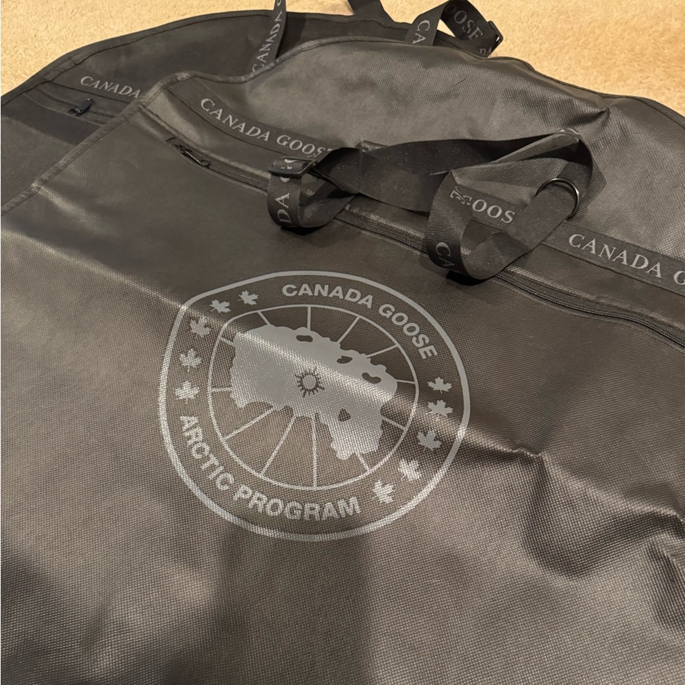 Canada Goose 100% Authentic - Picture 8 of 9